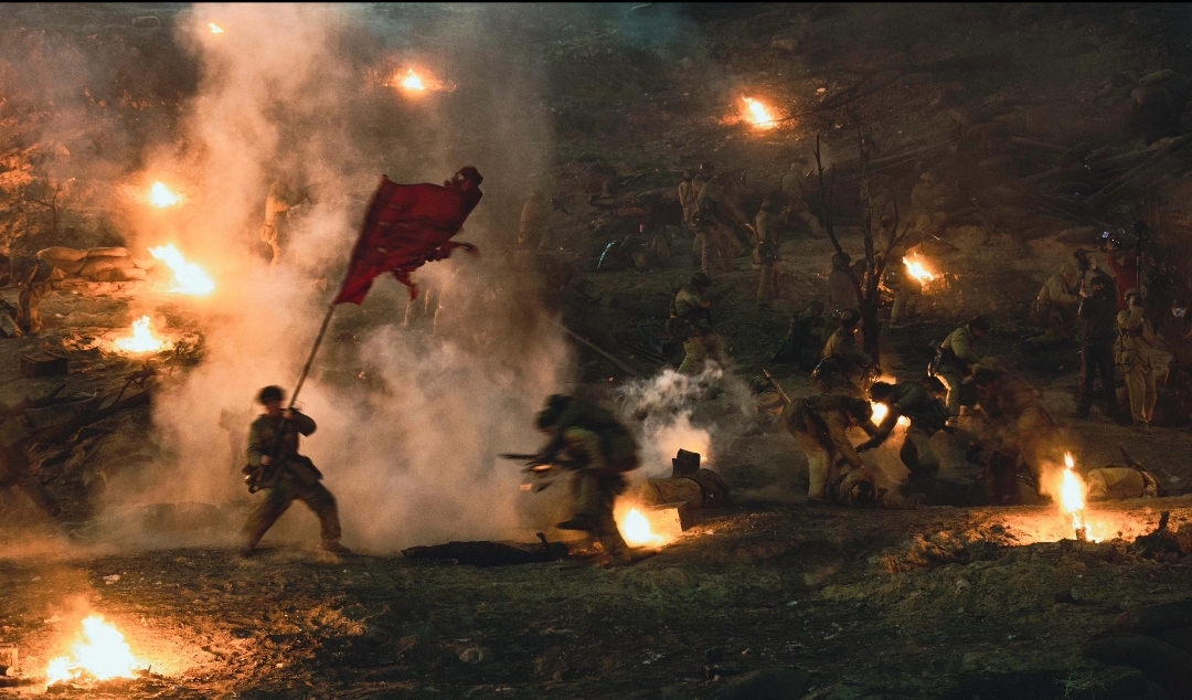 开云体育APP下载-包含战场硝烟弥漫，团队合作无懈可击，勇往直前的词条