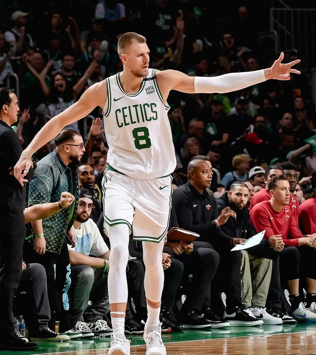 波尔津吉斯强势发威，率队取得重要胜利！的简单介绍