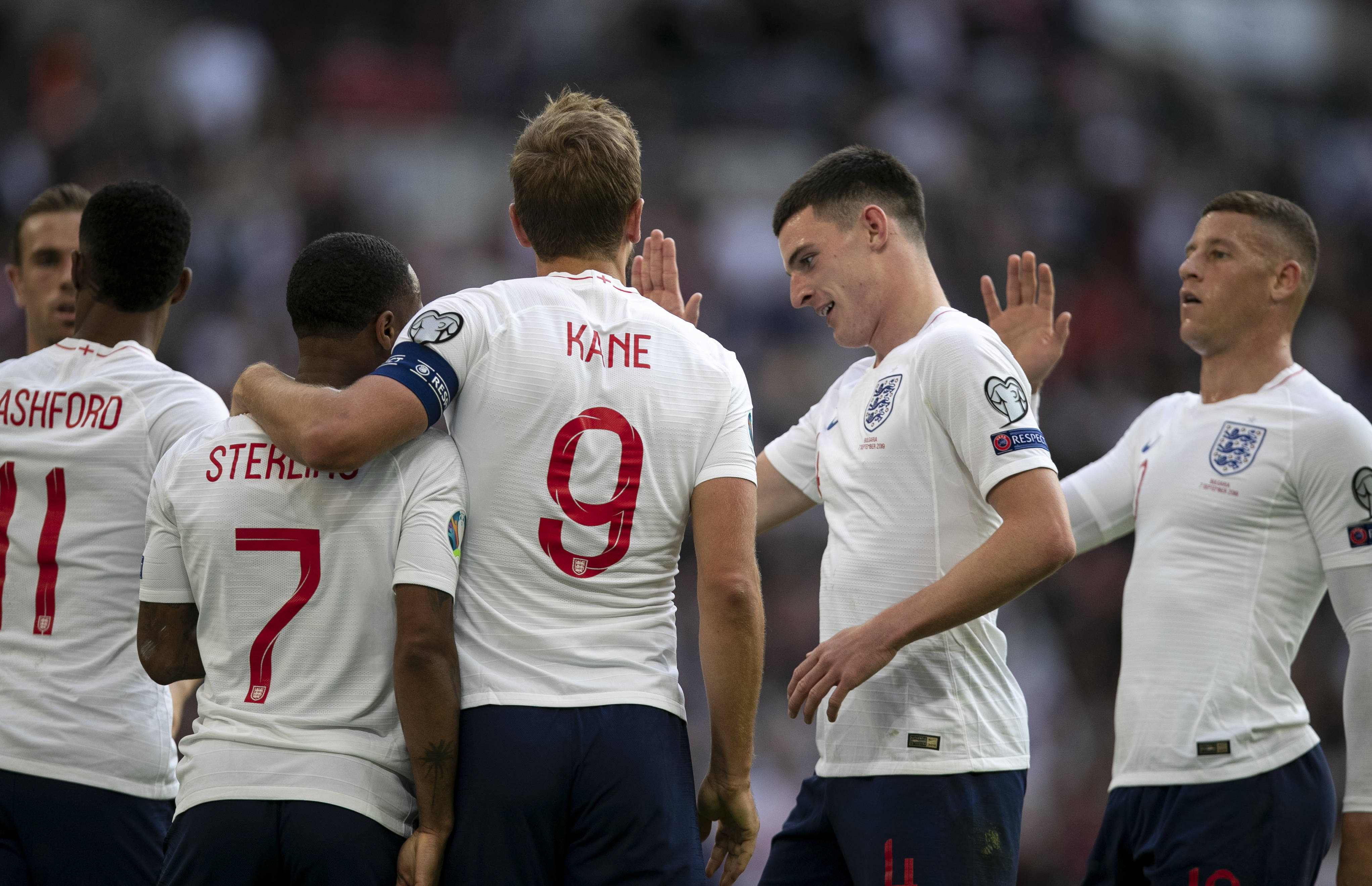 英格兰队目前领先，追逐着锦标赛的梦想的简单介绍