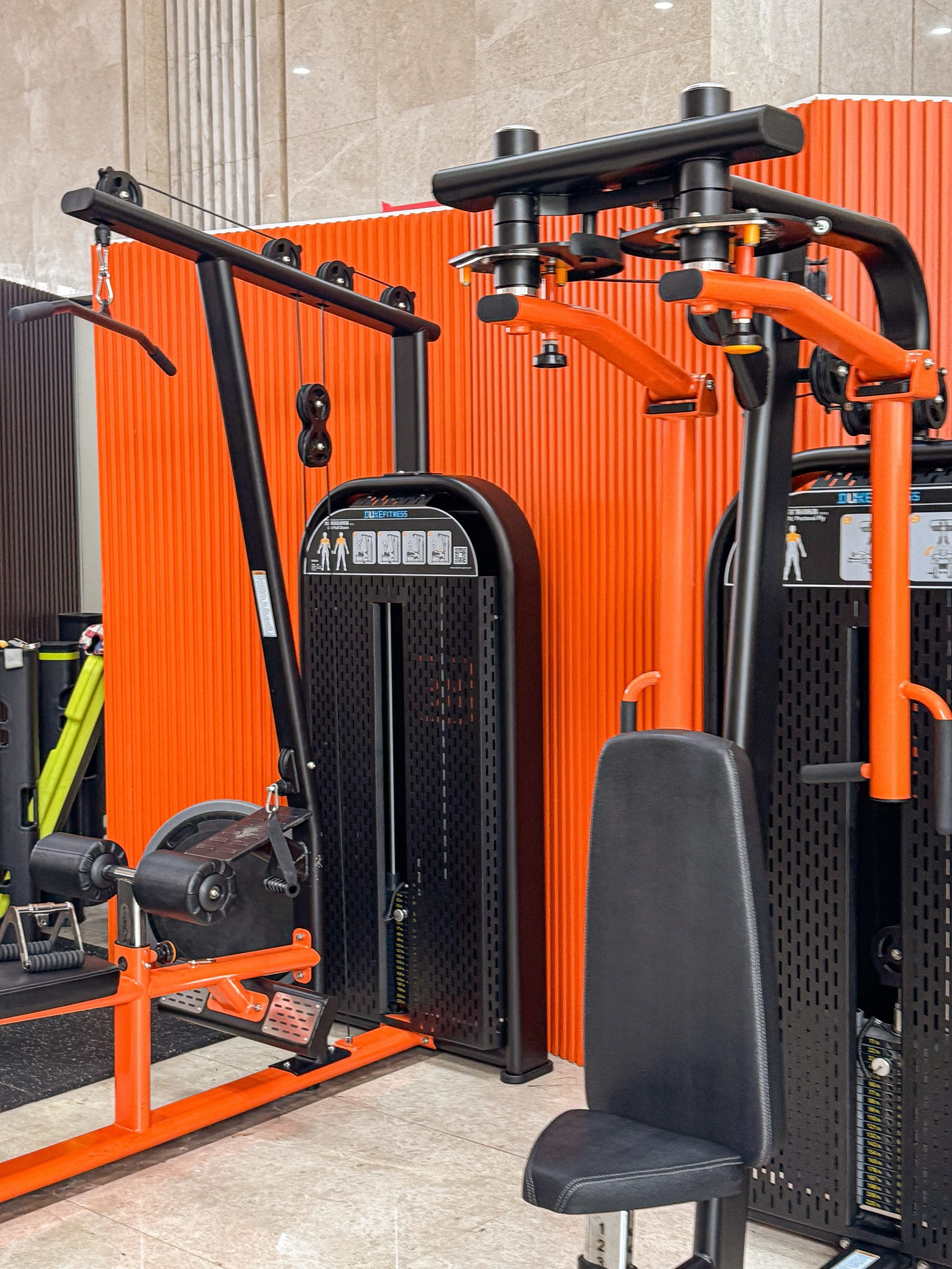 包含足球训练中心引进最新科技设备的词条