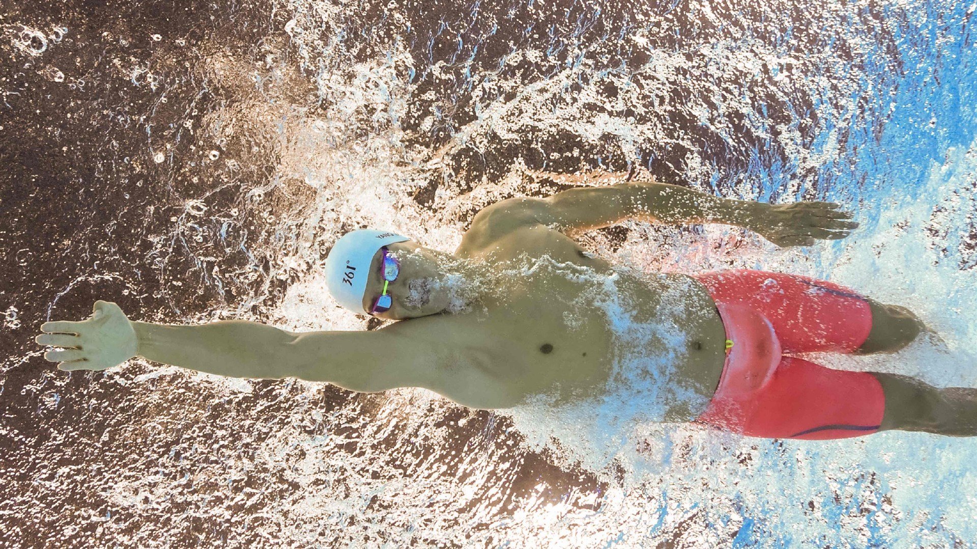 赛道与绿茵场的双星之夜，弗拉霍维奇连续得分拉开差距