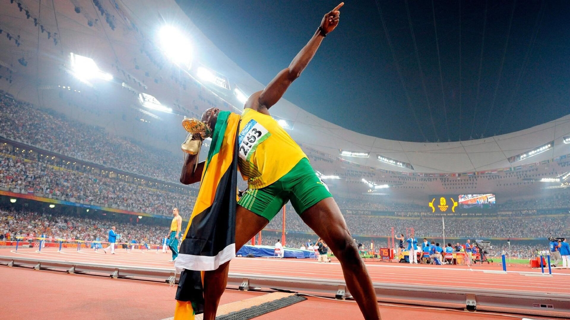 逆转与热焰，日本足球的坚韧与李梓嘉的羽球风暴